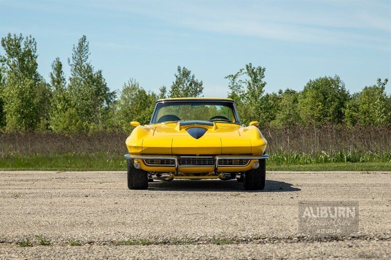 Chevrolet-Corvette-1965-Yellow-Black-7461-7