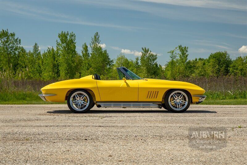 Chevrolet-Corvette-1965-Yellow-Black-7461-9