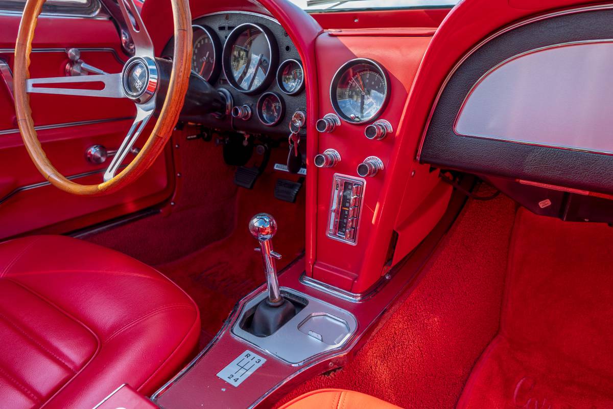 Chevrolet-Corvette-1966-red-21243-10