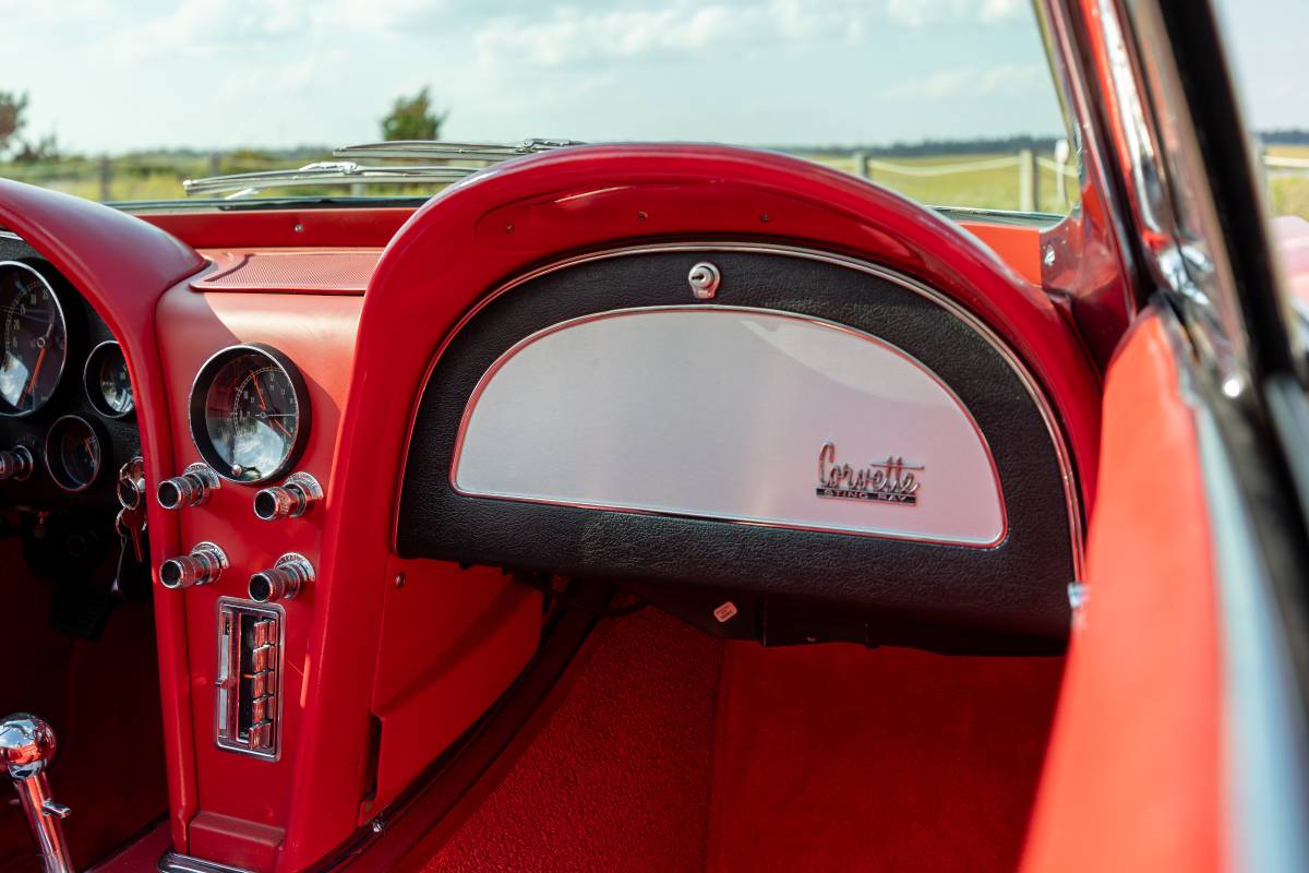 Chevrolet-Corvette-1966-red-21243-11