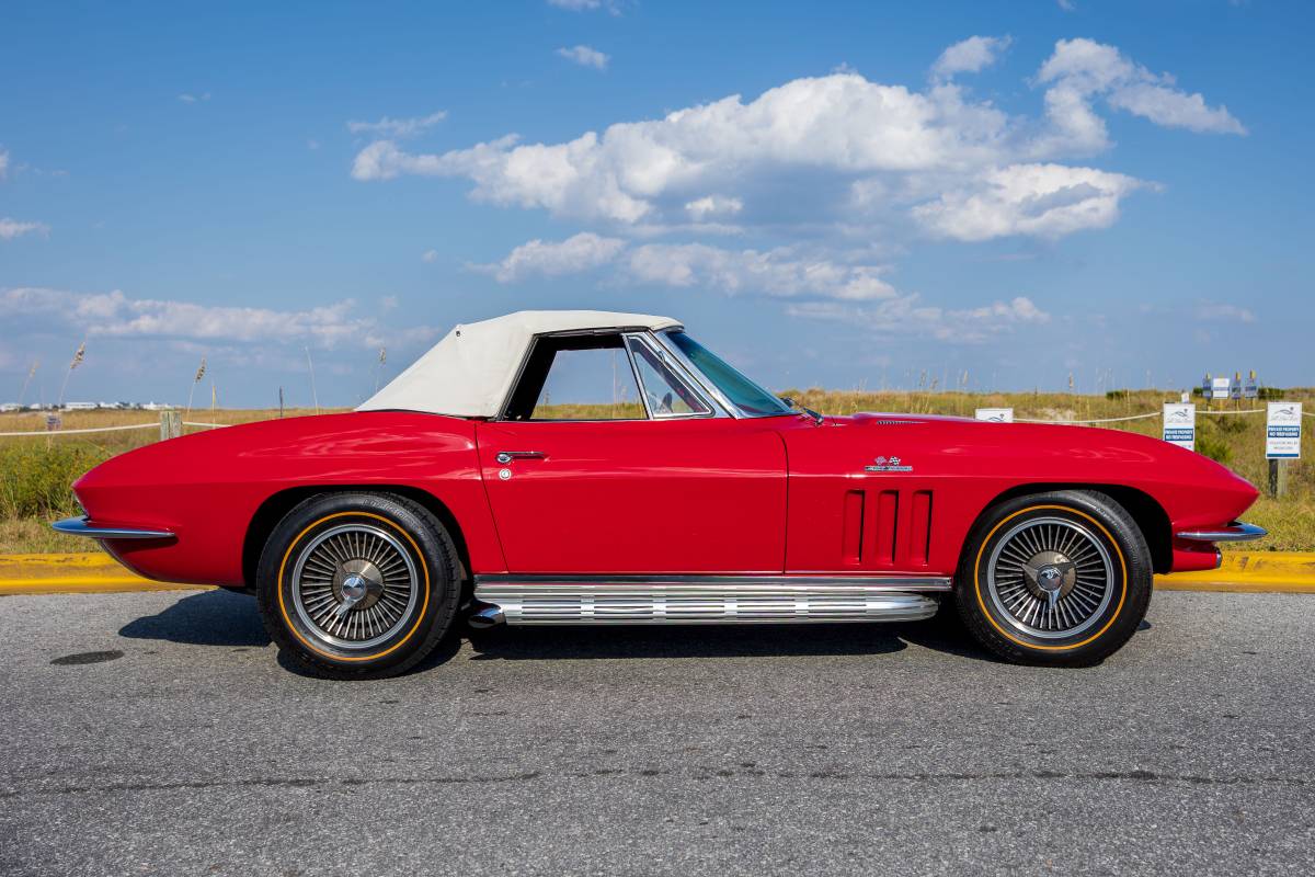 Chevrolet-Corvette-1966-red-21243-17