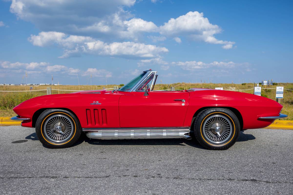 Chevrolet-Corvette-1966-red-21243-4