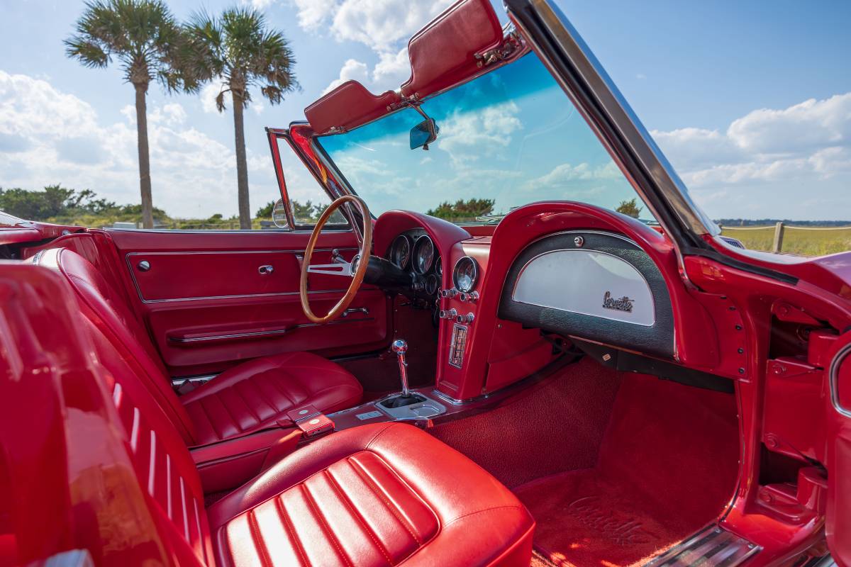 Chevrolet-Corvette-1966-red-21243-9