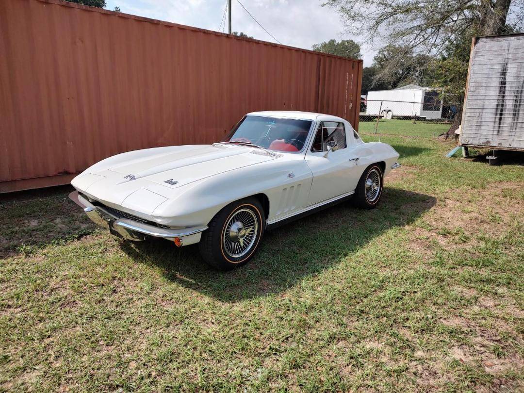 Chevrolet-Corvette-1966-white-88514-1