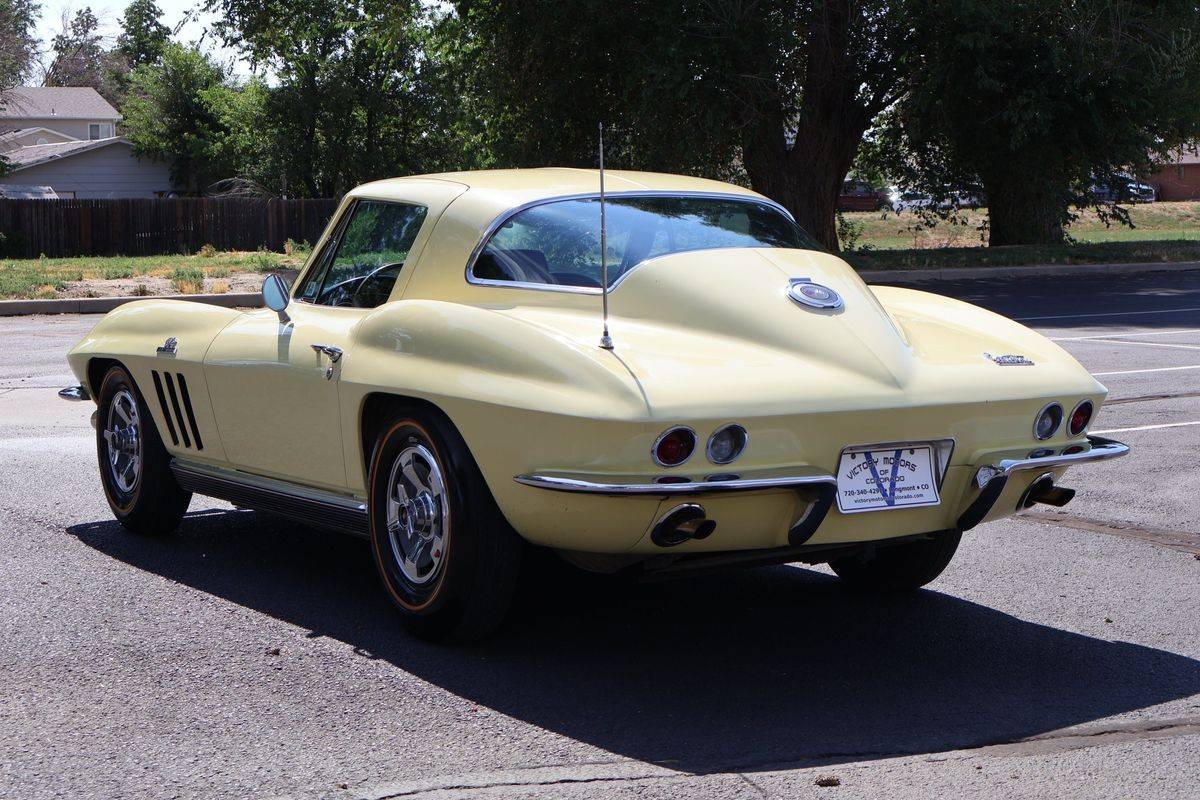 Chevrolet-Corvette-1966-yellow-115427-4