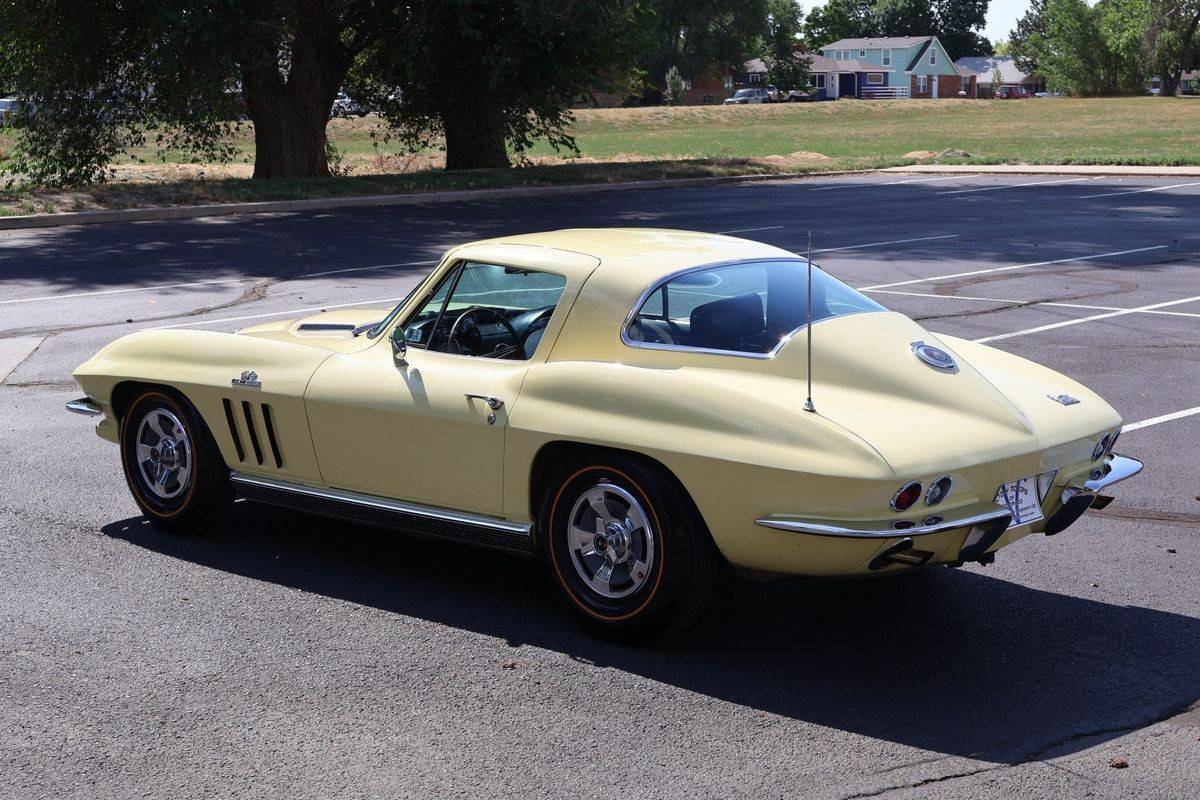 Chevrolet-Corvette-1966-yellow-115427-7