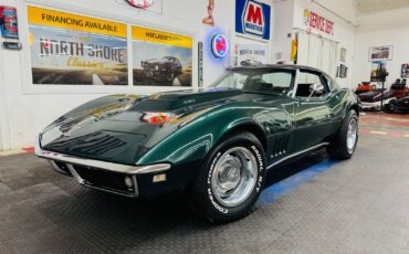 Chevrolet-Corvette-1968-Green-Black-150079-1