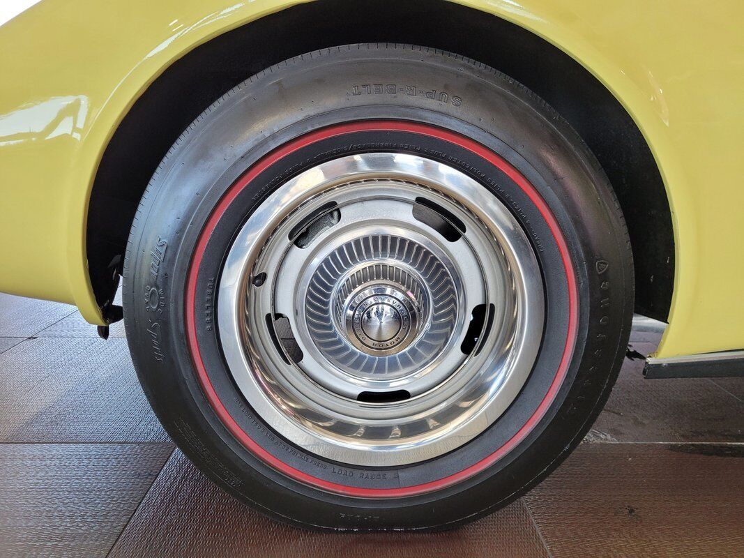 Chevrolet-Corvette-1968-Yellow-0-3