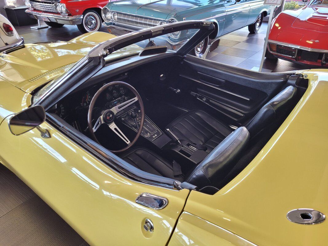 Chevrolet-Corvette-1968-Yellow-0-35