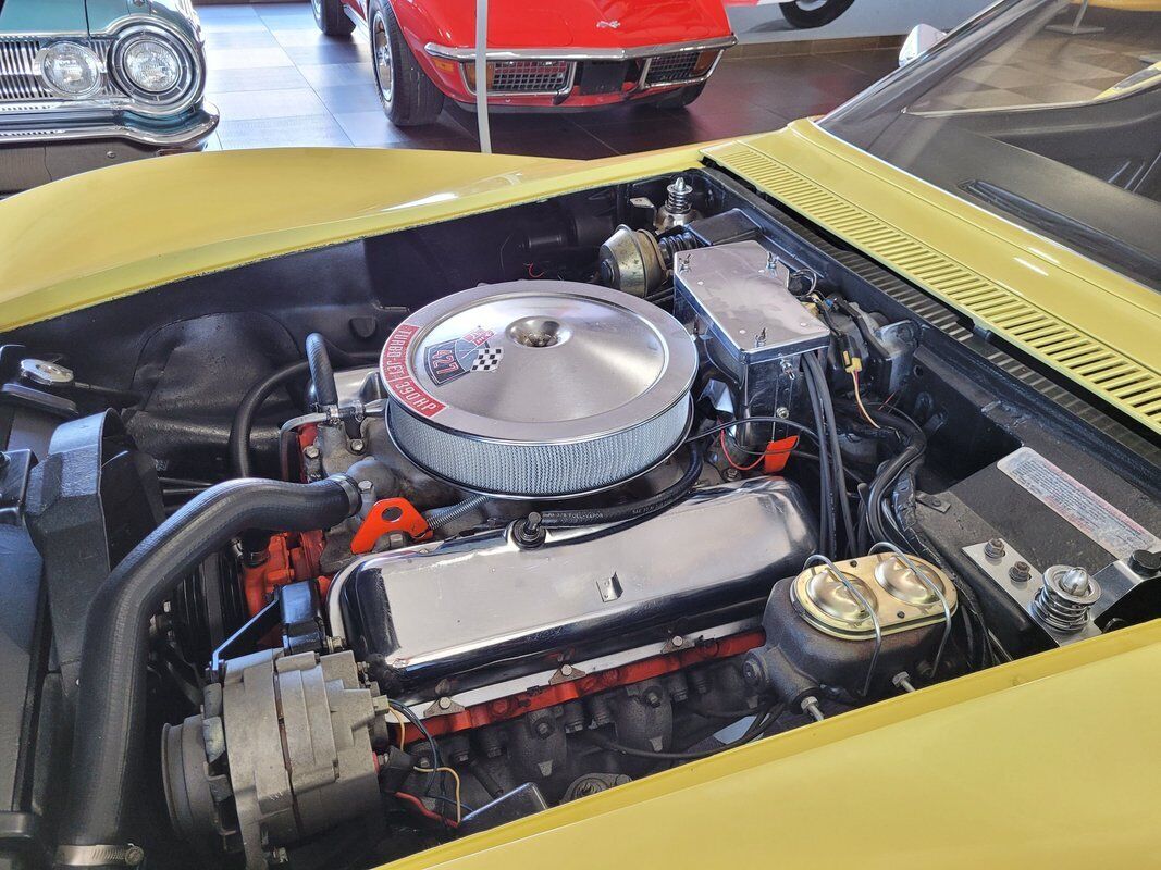 Chevrolet-Corvette-1968-Yellow-0-4