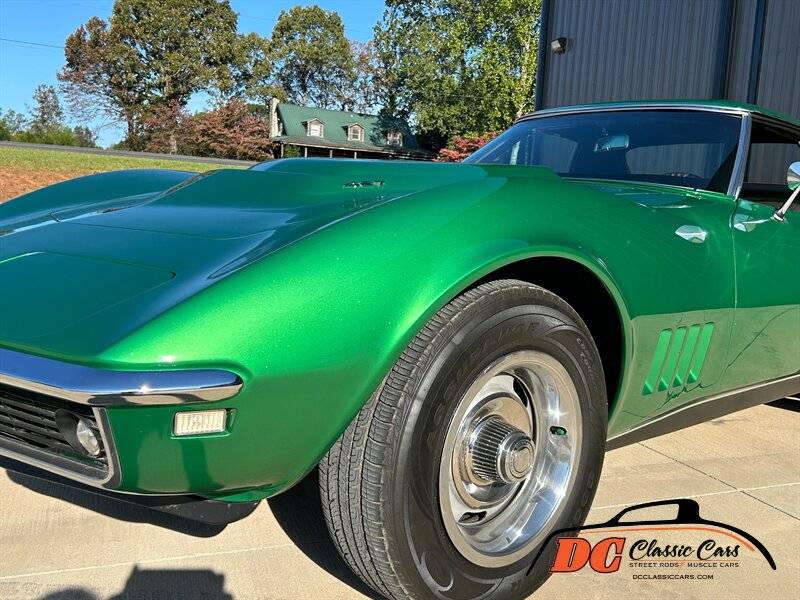 Chevrolet-Corvette-1968-green-160934-12