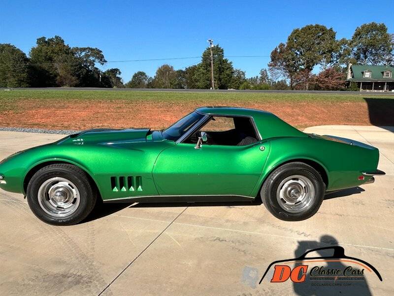 Chevrolet-Corvette-1968-green-160934-13