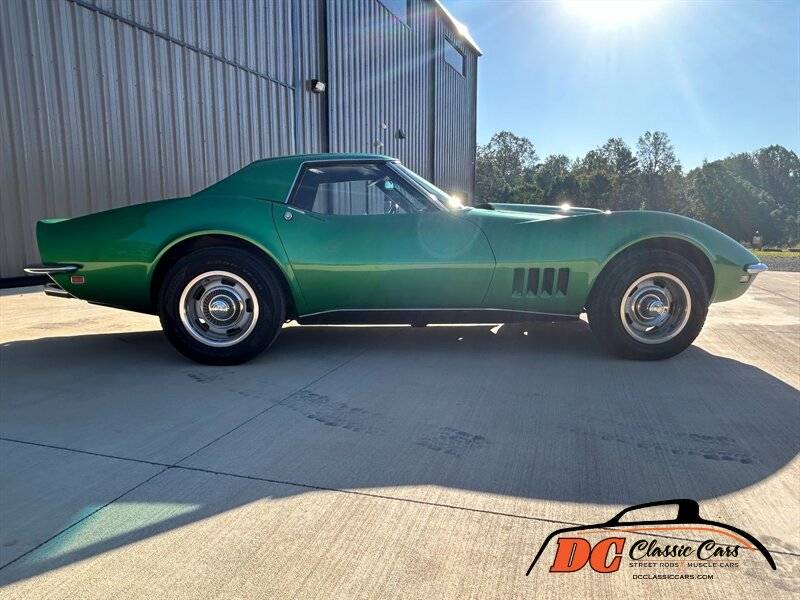 Chevrolet-Corvette-1968-green-160934-18