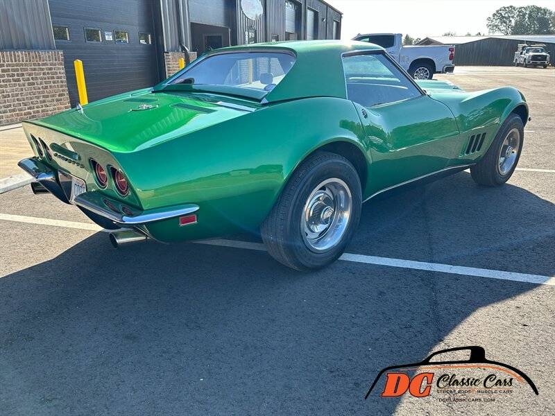 Chevrolet-Corvette-1968-green-160934-7