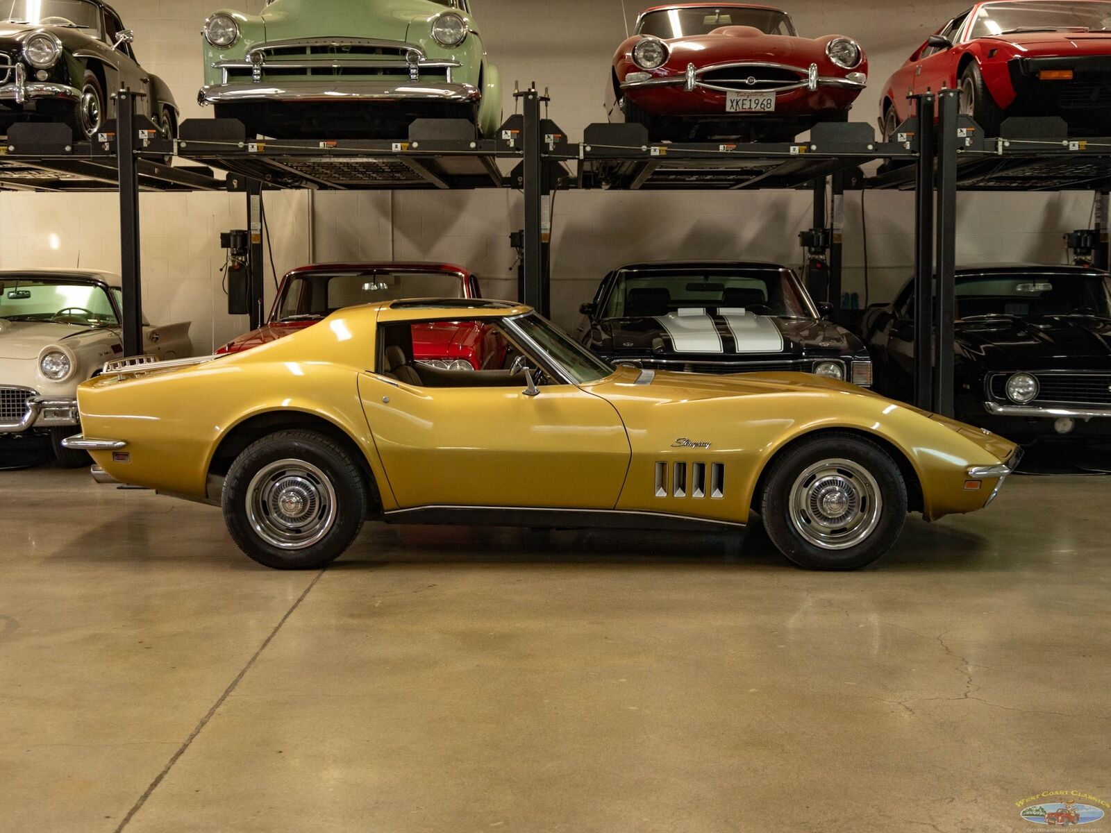 Chevrolet-Corvette-1969-Gold-Tan-56309-2