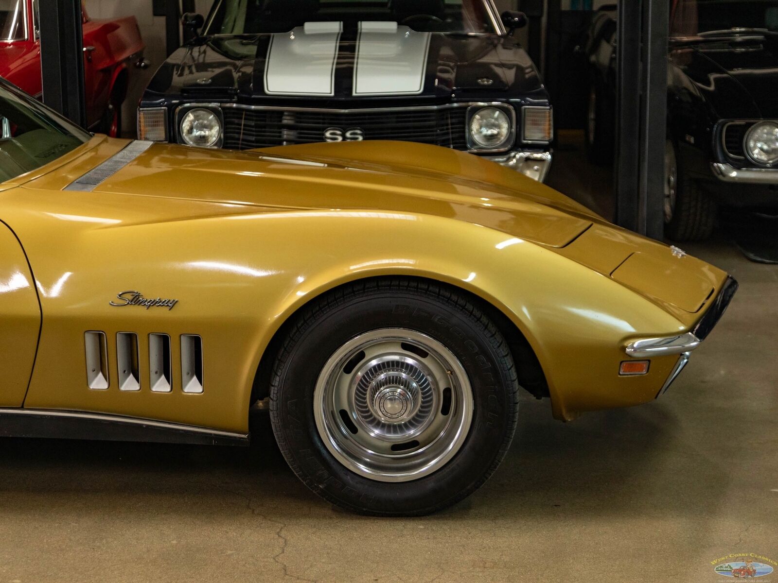 Chevrolet-Corvette-1969-Gold-Tan-56309-3