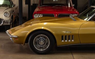 Chevrolet-Corvette-1969-Gold-Tan-56309-4