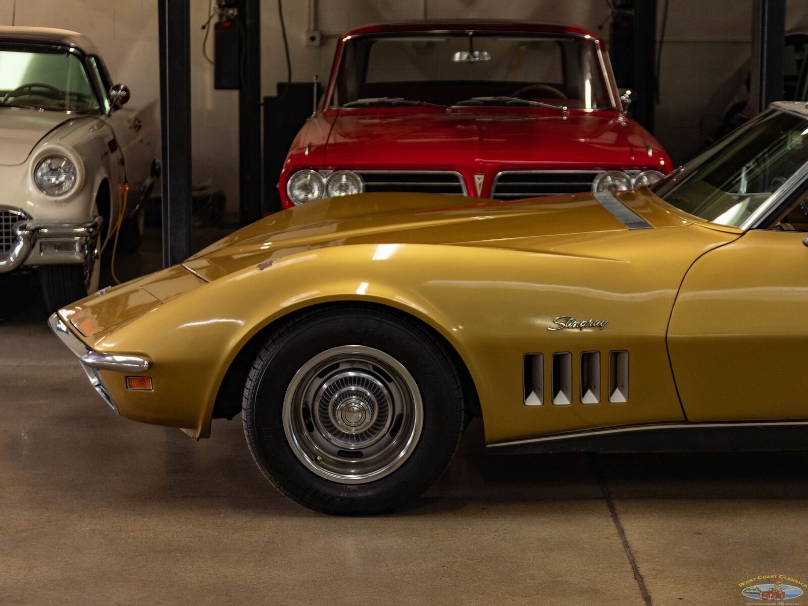 Chevrolet-Corvette-1969-Gold-Tan-56309-4