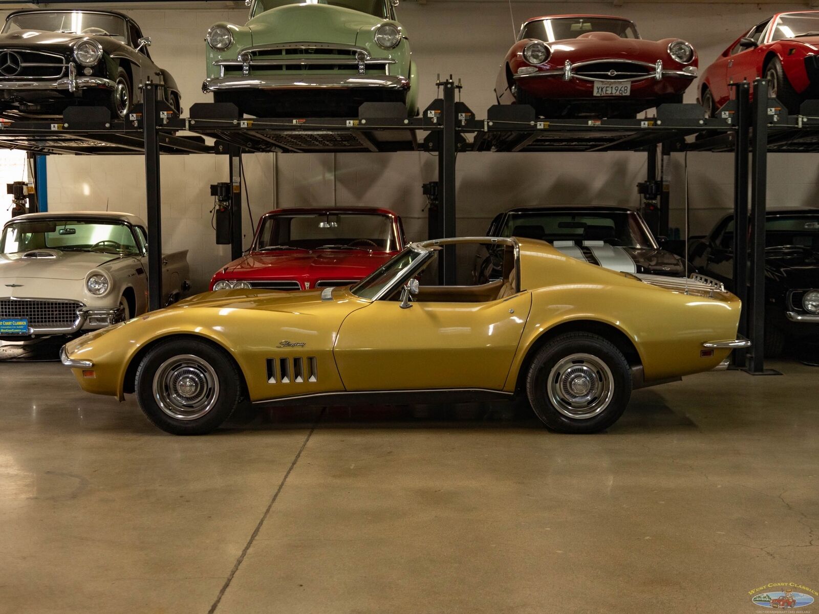 Chevrolet-Corvette-1969-Gold-Tan-56309-5