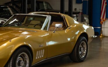 Chevrolet-Corvette-1969-Gold-Tan-56309-7