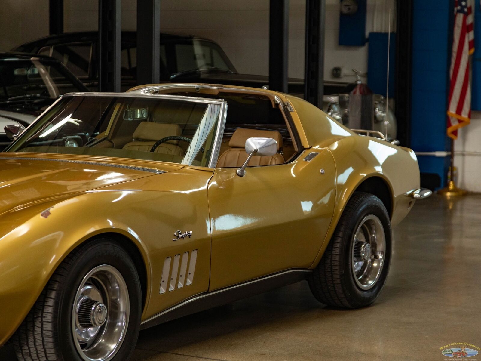 Chevrolet-Corvette-1969-Gold-Tan-56309-7