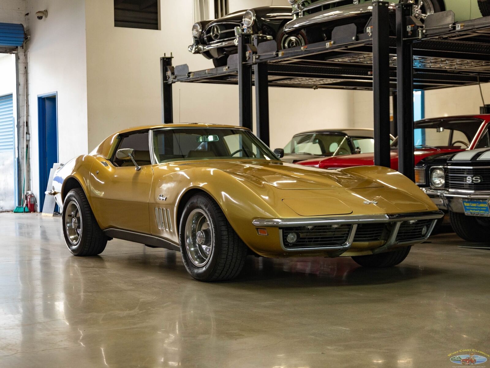 Chevrolet-Corvette-1969-Gold-Tan-56309-8