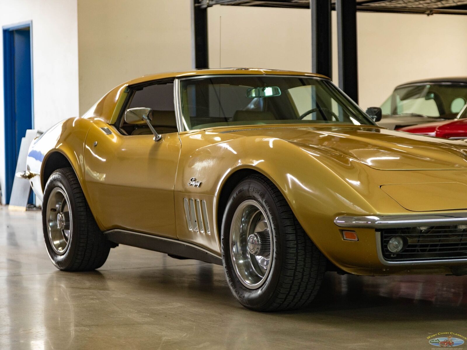 Chevrolet-Corvette-1969-Gold-Tan-56309-9