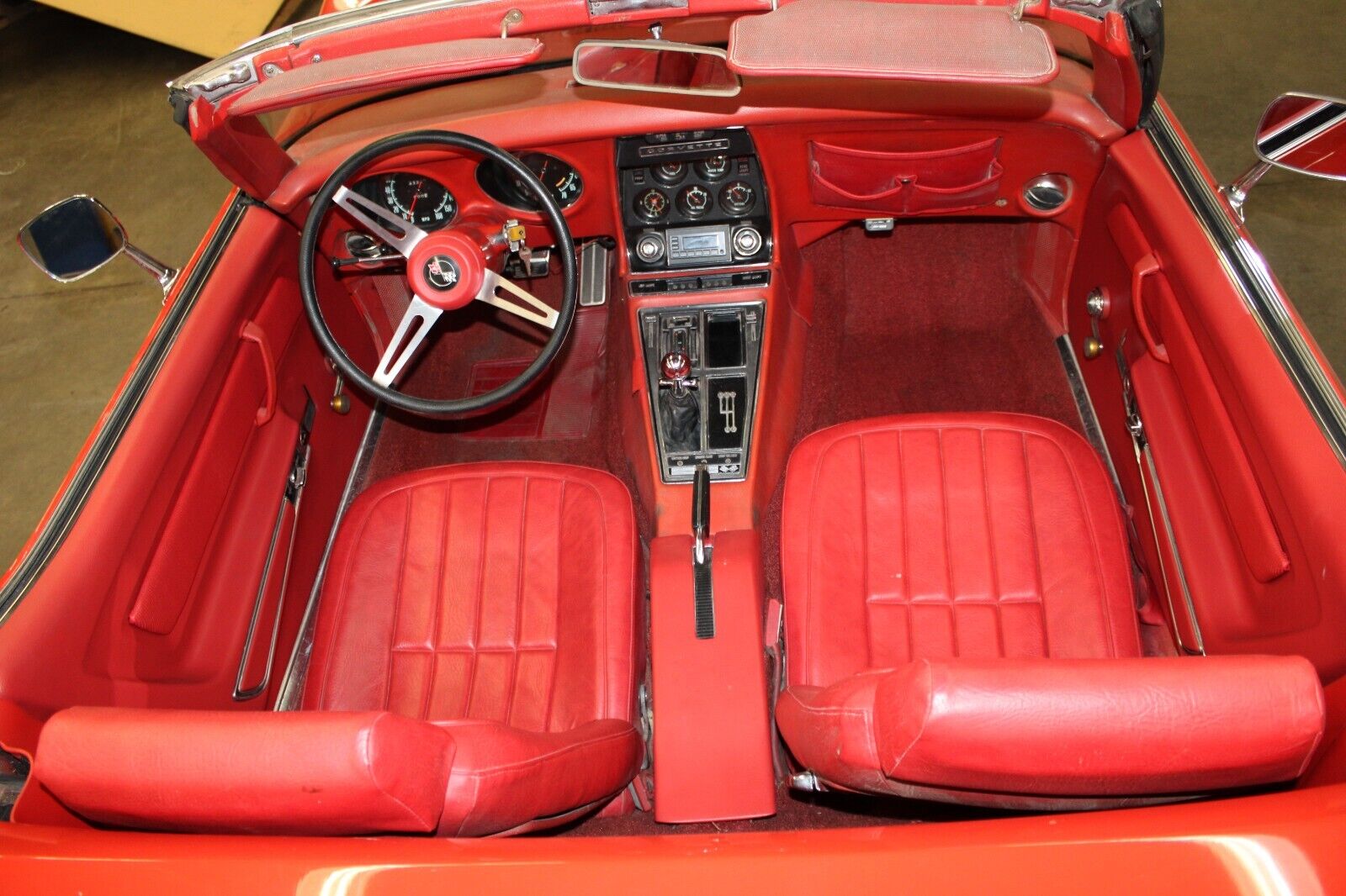 Chevrolet-Corvette-1969-Monza-Red-69556-10