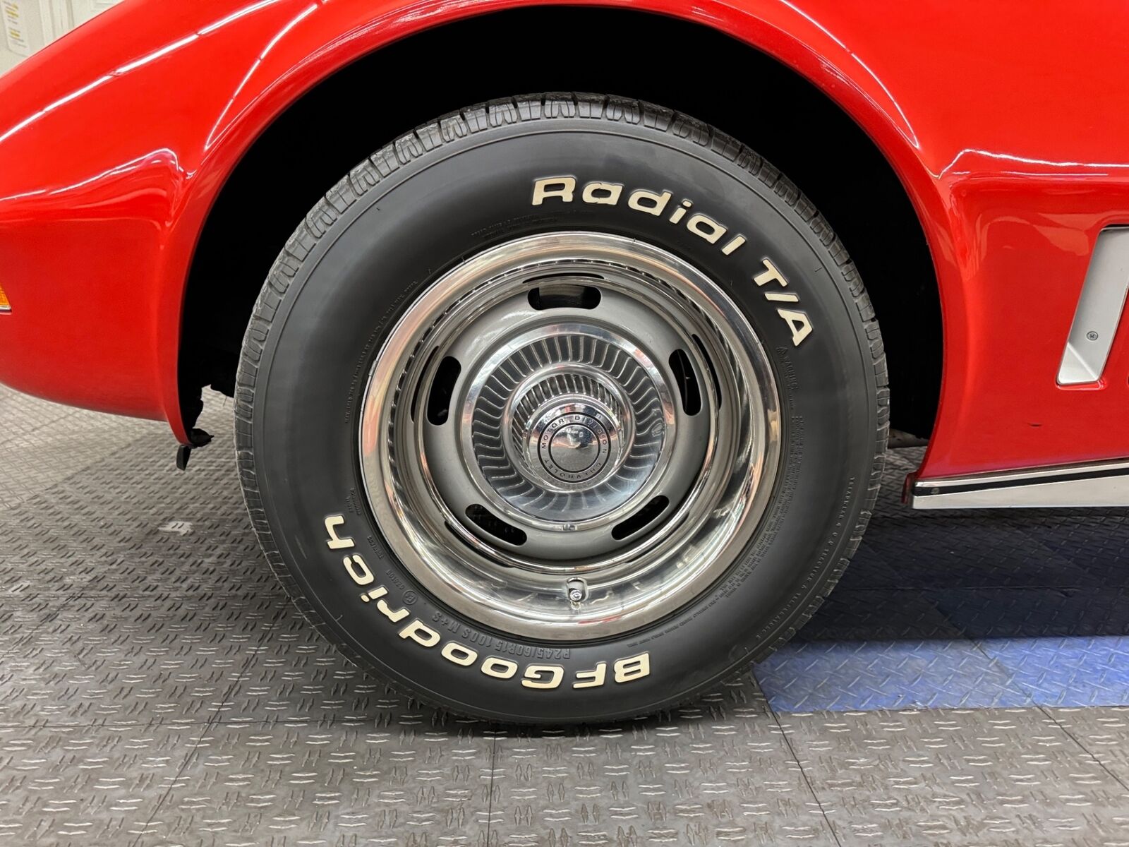 Chevrolet-Corvette-1969-Red-Black-125844-27