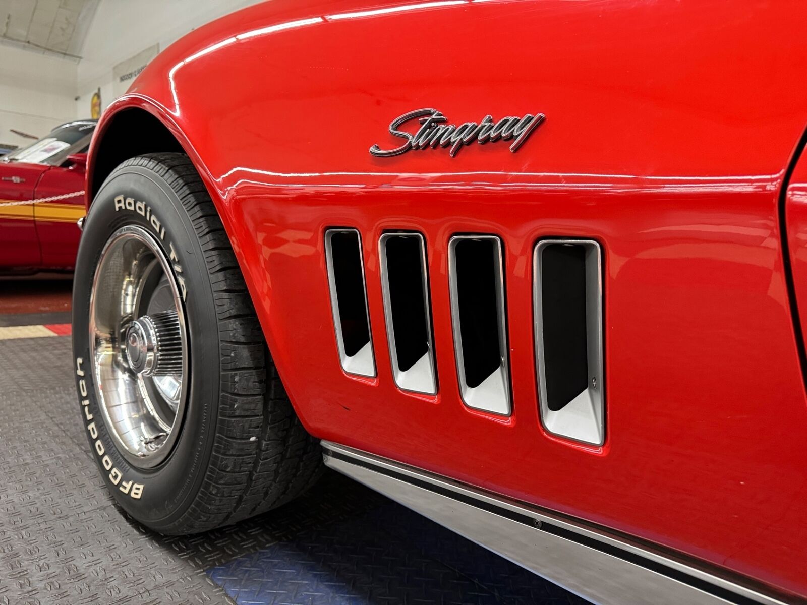 Chevrolet-Corvette-1969-Red-Black-125844-29