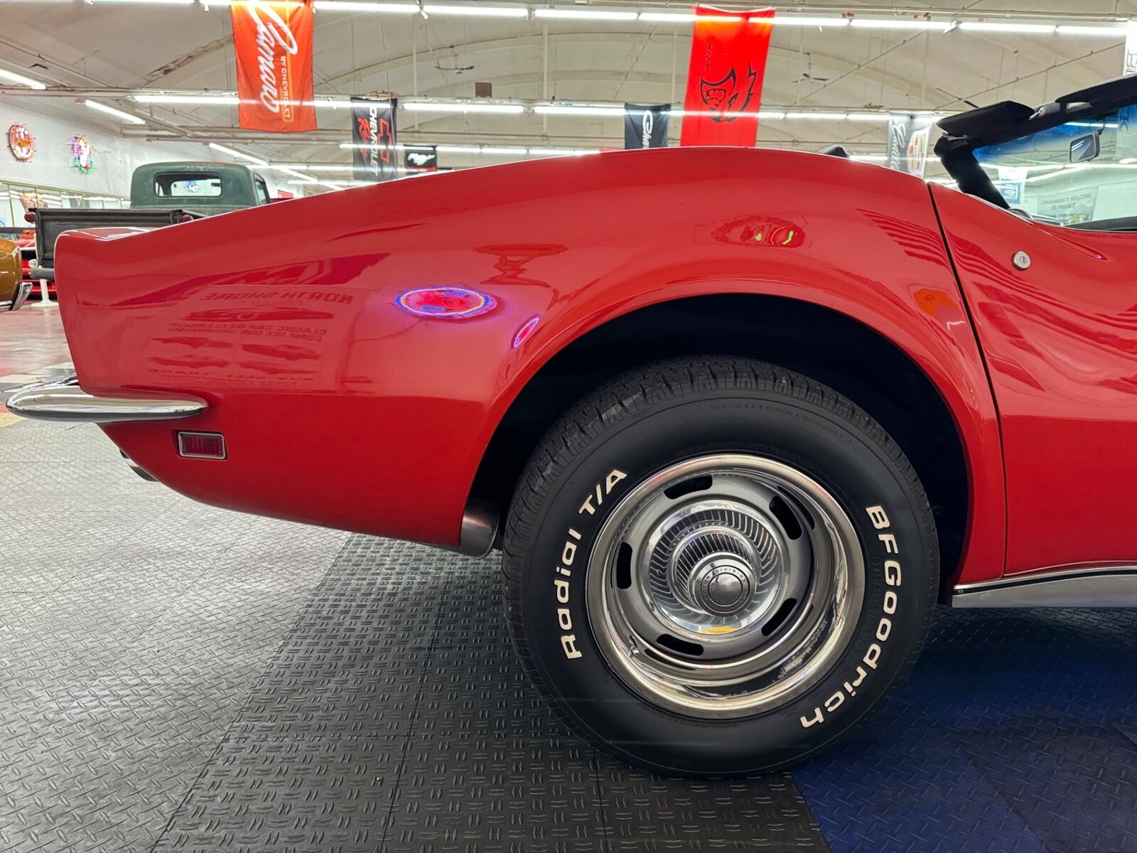 Chevrolet-Corvette-1969-Red-Black-125844-31