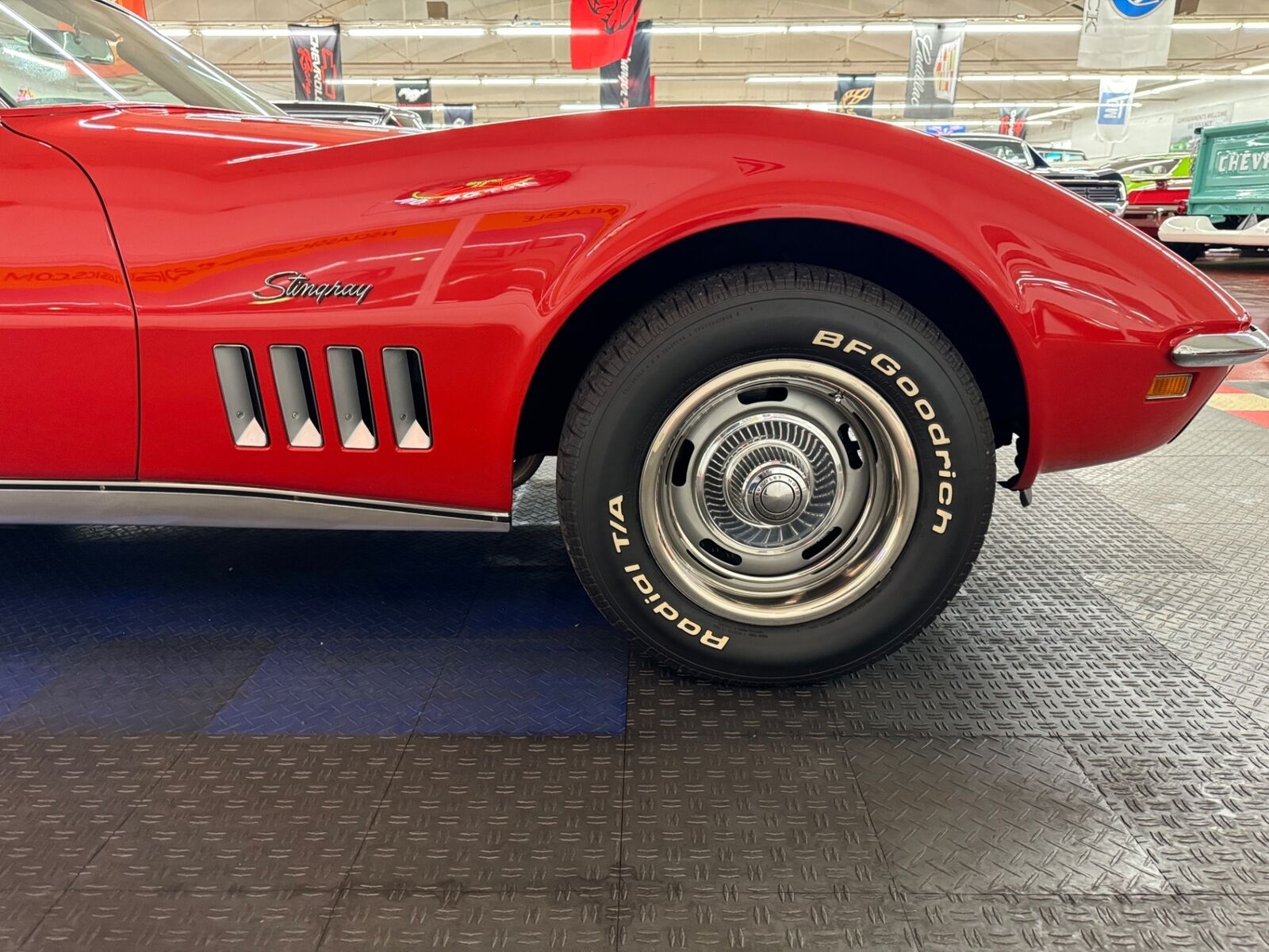 Chevrolet-Corvette-1969-Red-Black-125844-33