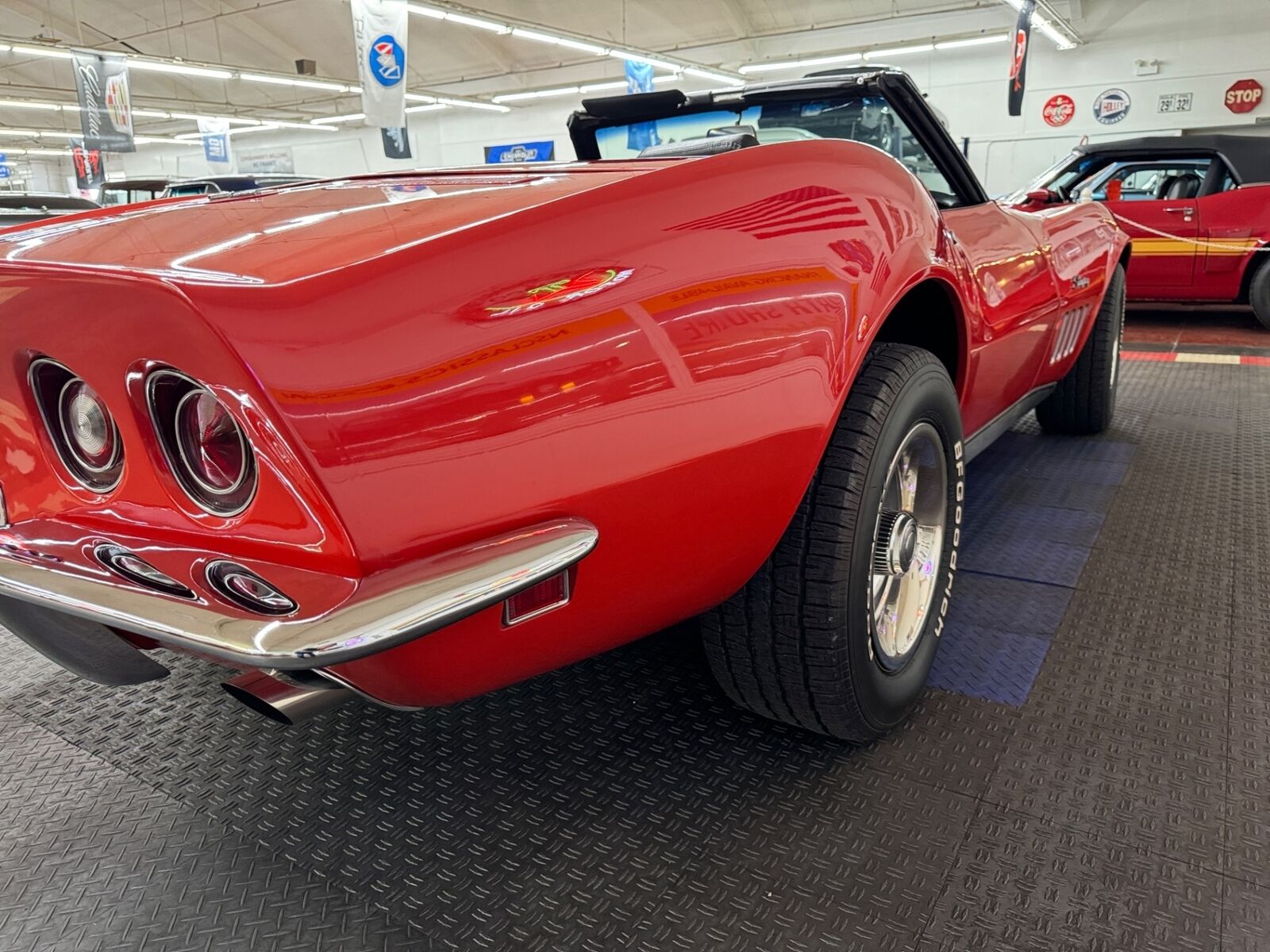 Chevrolet-Corvette-1969-Red-Black-125844-34