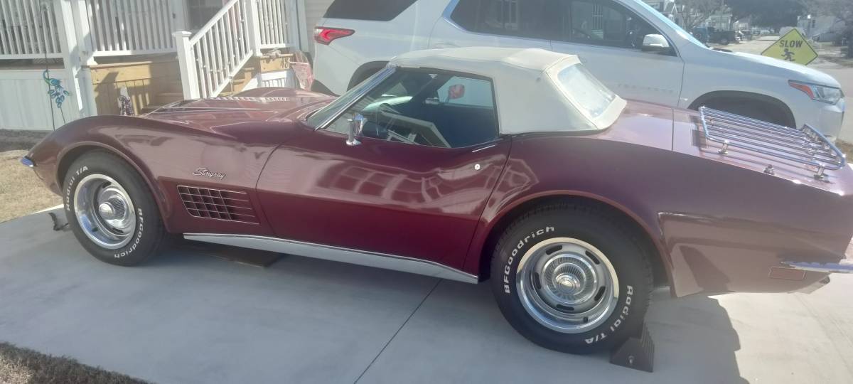 Chevrolet-Corvette-1971-109435-2