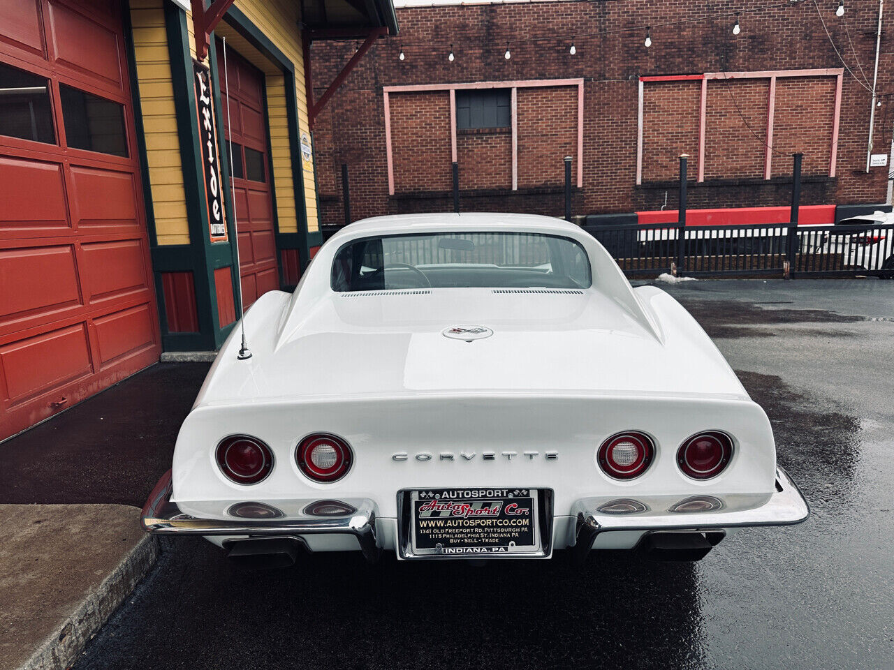 Chevrolet-Corvette-1973-White-Black-7475-6