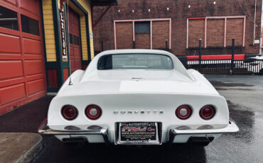 Chevrolet-Corvette-1973-White-Black-7475-7