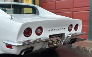 Chevrolet-Corvette-1973-White-Black-7475-8