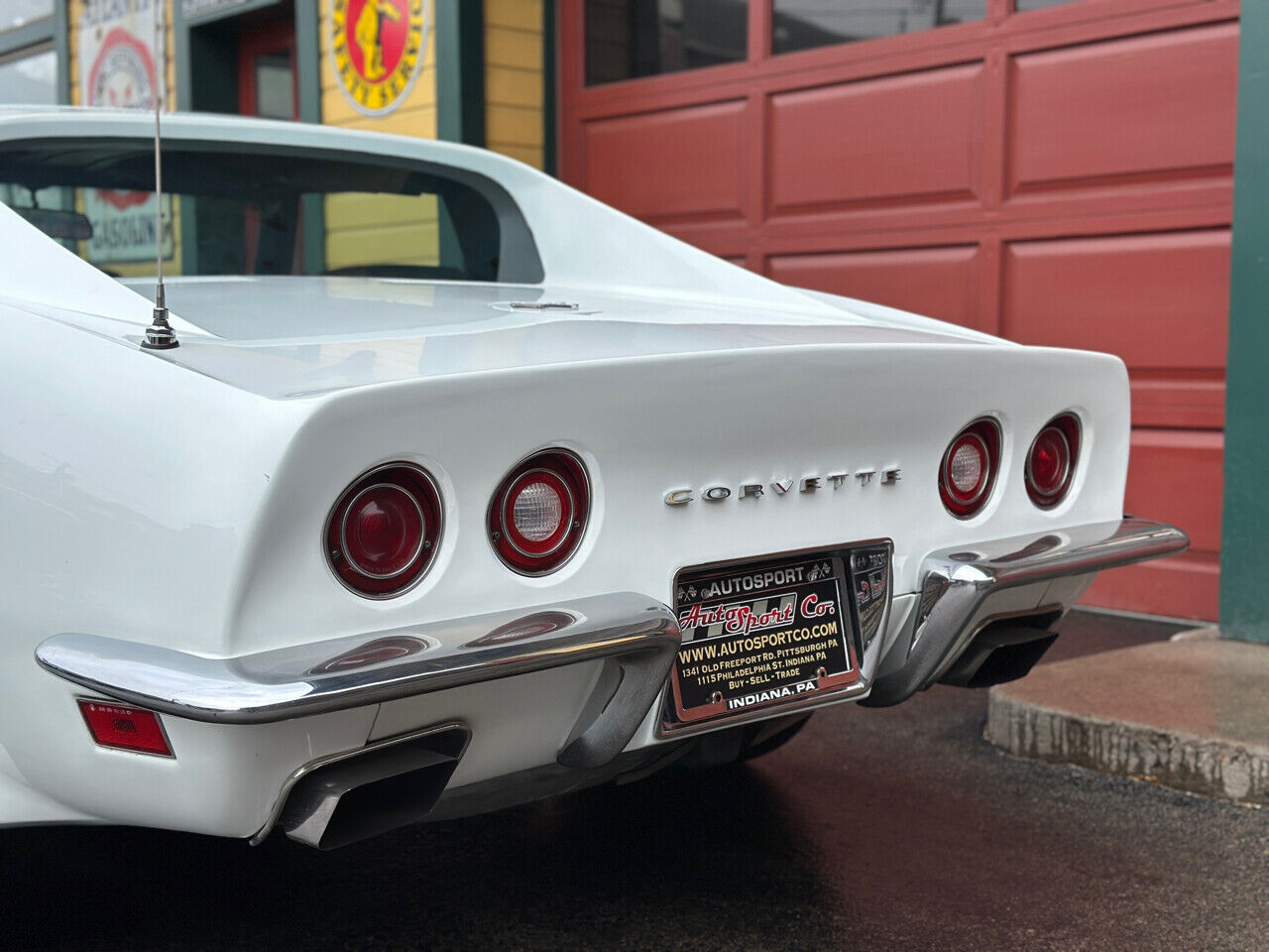 Chevrolet-Corvette-1973-White-Black-7475-8