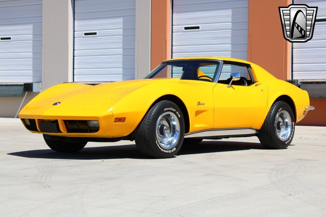 Chevrolet-Corvette-1973-Yellow-Black-147728-2