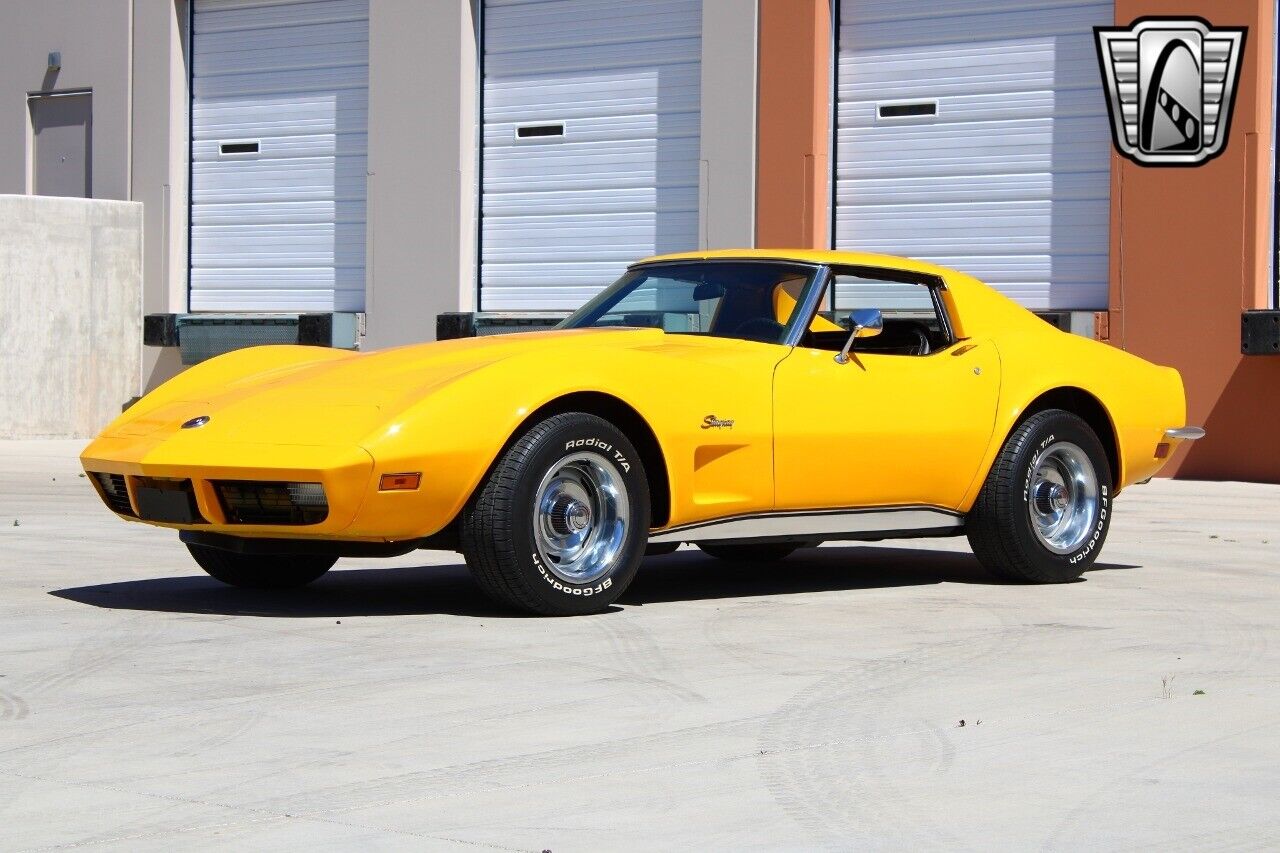 Chevrolet-Corvette-1973-Yellow-Black-147728-3