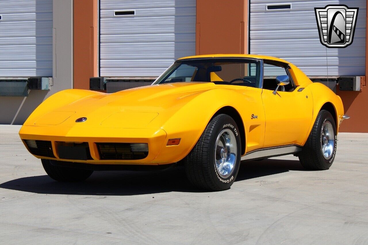 Chevrolet-Corvette-1973-Yellow-Black-147728-4