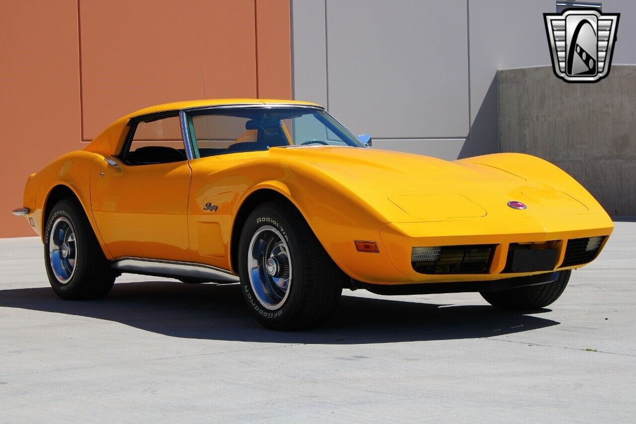 Chevrolet-Corvette-1973-Yellow-Black-147728-5