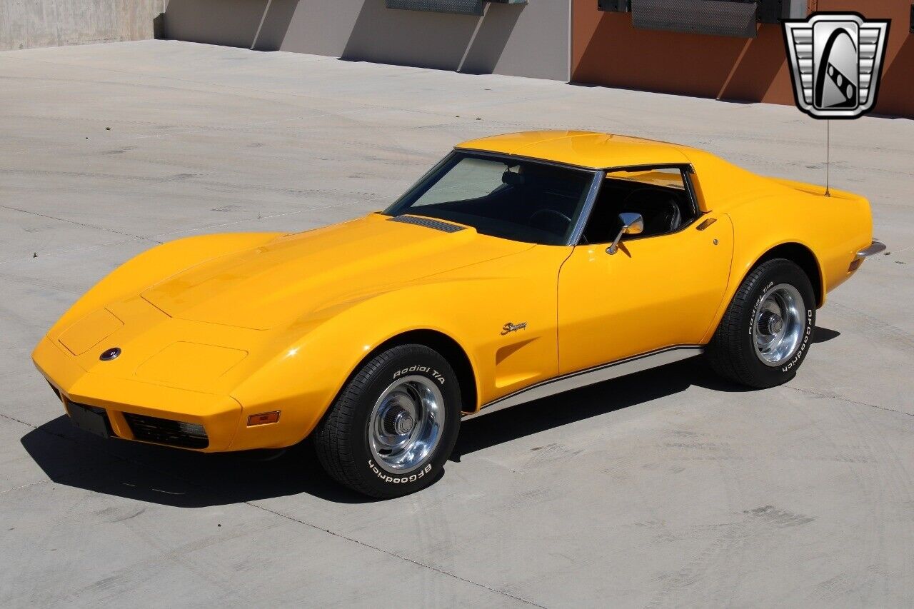 Chevrolet-Corvette-1973-Yellow-Black-147728-9