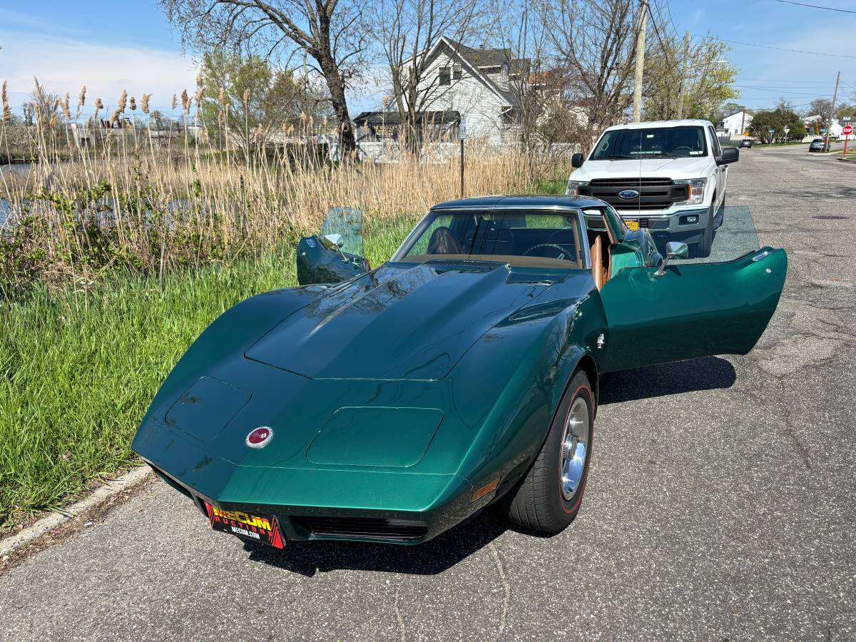 Chevrolet-Corvette-1973-green-99779-7