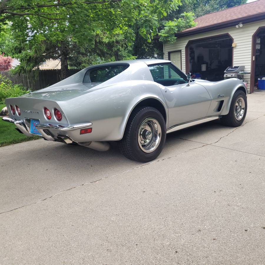 Chevrolet-Corvette-1973-silver-123115-1