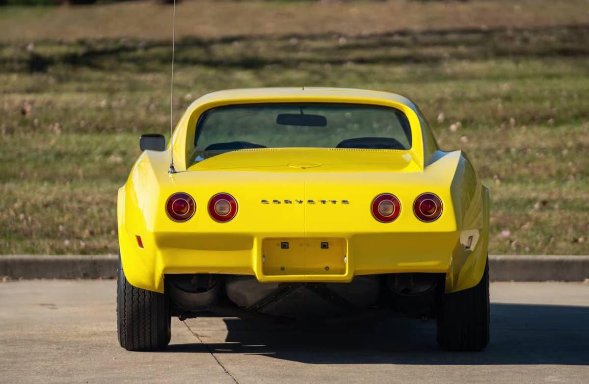 Chevrolet-Corvette-1974-7012-3