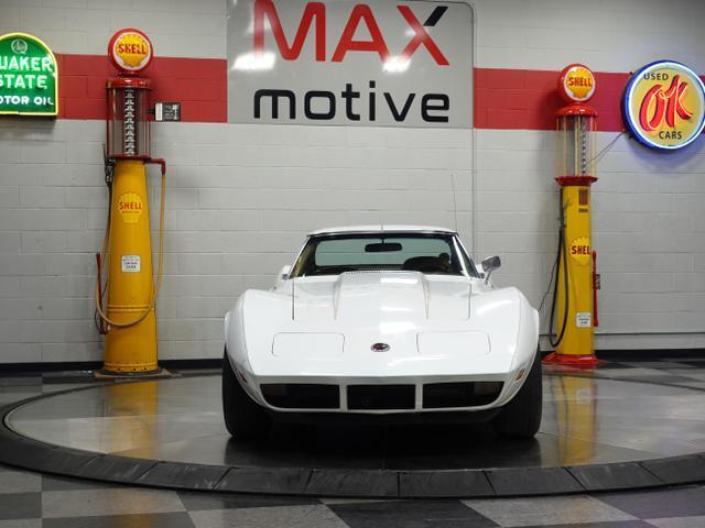 Chevrolet-Corvette-1974-White-Tan-88369-4