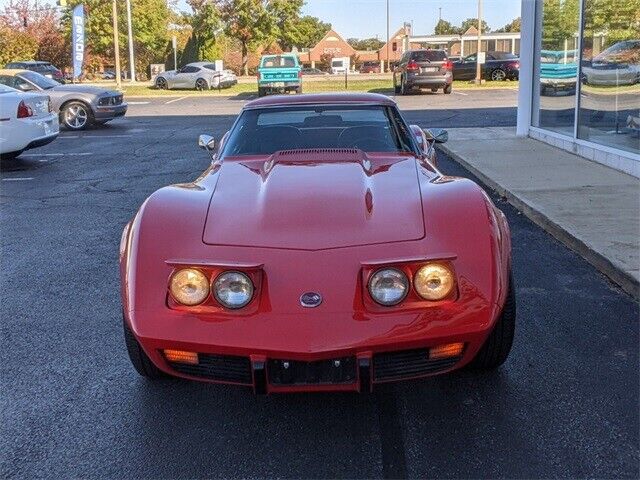 Chevrolet-Corvette-1975-Orange-Black-109458-1