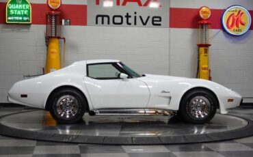 Chevrolet-Corvette-1975-White-Tan-60700-1