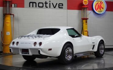 Chevrolet-Corvette-1975-White-Tan-60700-2